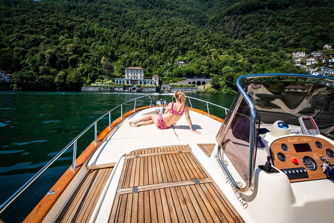 1H Private Cruise on a beautiful wooden speedboat on Lake Como - Key points I’d put on your radar