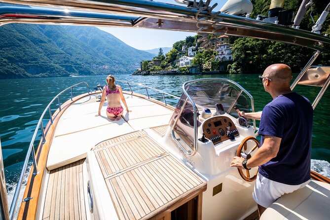 1H Private Cruise on a beautiful wooden speedboat on Lake Como - What can go wrong: timing, weather, and smooth recovery