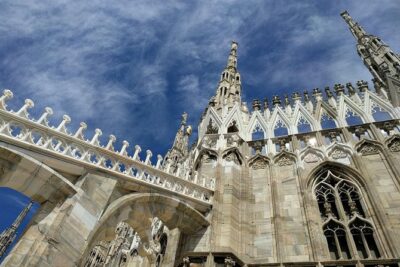 2-hours Duomo of Milan guided experience with entrance tickets - Meeting at Mondadori Duomo: the logistics that can make or break it