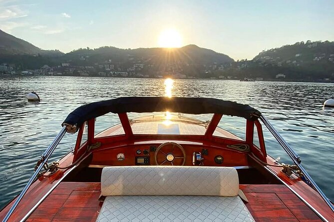 2 Hours Private Wooden Boat Tour on Lake Como 10 pax - Meeting in Como: getting on the water without stress