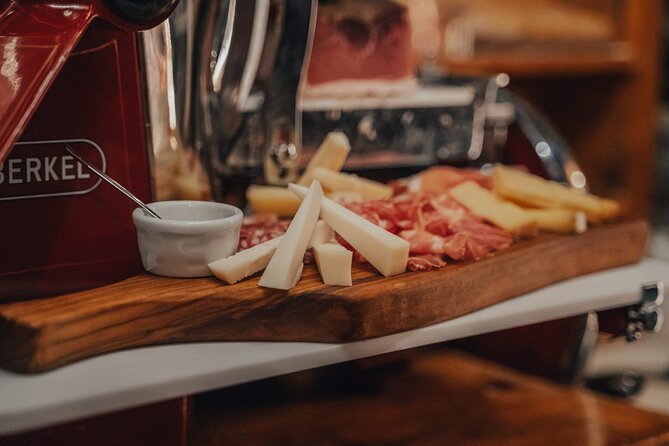 Bellagio Wine Tasting + Villa Melzi - Service style: small group, hands-on guidance, and pacing