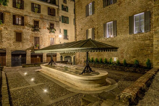 Bergamo: Digital guide made by a local for your walking tour - Basilica di Santa Maria Maggiore: inside-first church advice