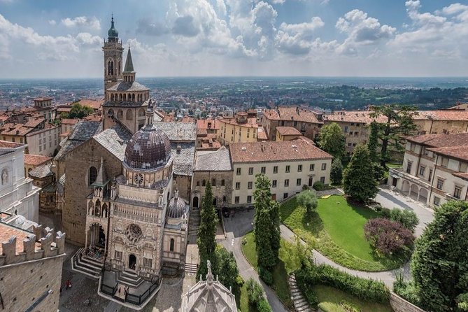 Bergamo private guided walking tour - Piazza Mercato delle Scarpe: Your Easy Starting Point