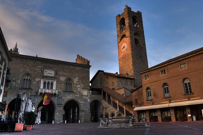 Bergamo Top Sights Private and Personalized Guided Walking Tour - Meeting at Piazza Mercato delle Scarpe and getting your bearings