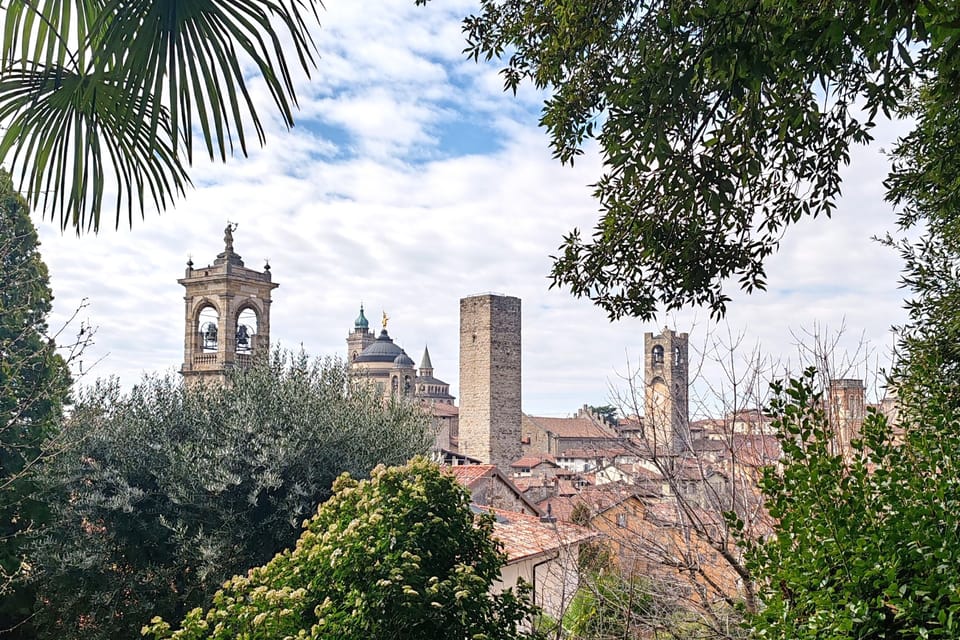 Bergamo: Upper Town Guided Tour with French-speaking Guide - Piazza Mercato delle Scarpe: start here and get your bearings fast