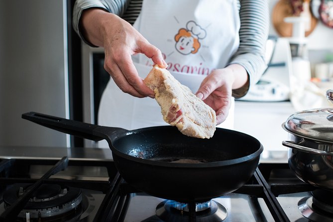 Cesarine: Cooking Class with tasting at Local's Home in Milan - Meeting point in Milan: getting there without stress