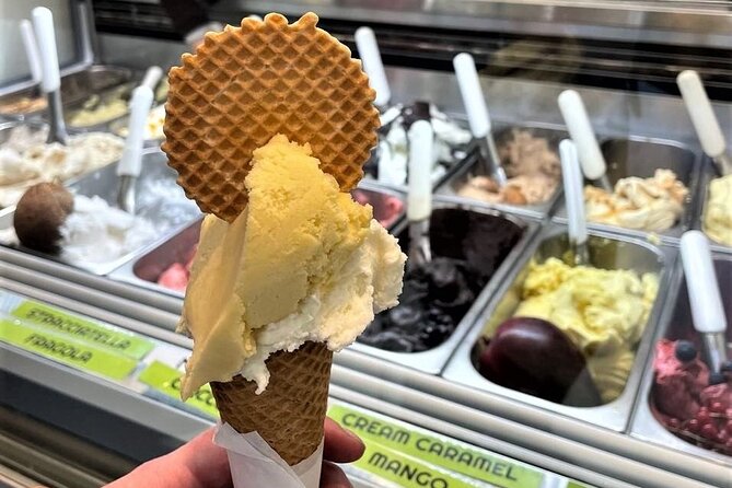 Como Food Tour and the Farmers Market - Piazza del Duomo and the Broletto area: short sights, no long detours