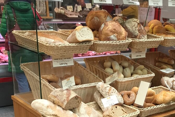 Como Food Tour and the Farmers Market - Piazza Cavour on the lakeshore: why the ending feels right