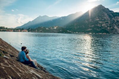 Como: Private Photoshoot with Post-Editing - Meeting outside McDonald’s: simple plan, clear signage