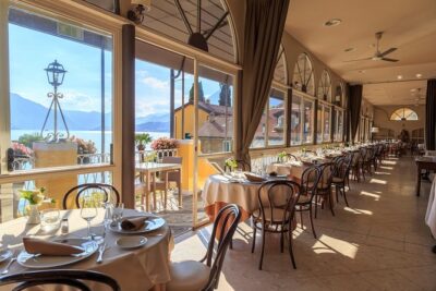 Cruise and Dinner on Lake Como from Varenna - The cruise itself: villas, bays, and the first stars