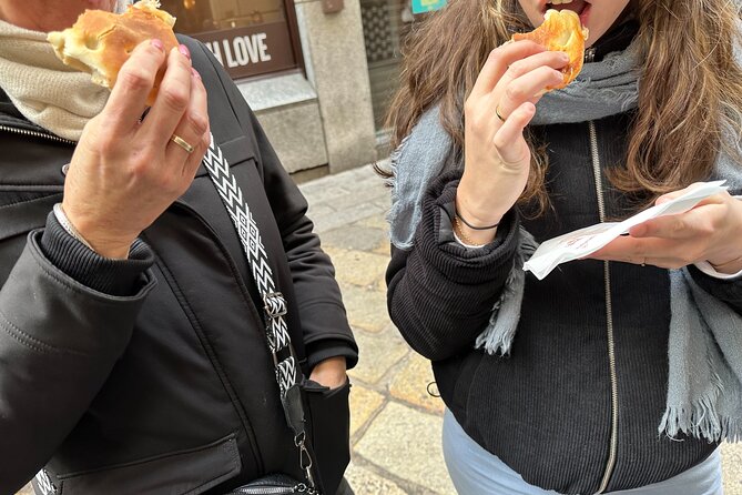 Delicious Milan Street Food Tour Tasting and Sightseeing with Local Guide - The Boring-but-Useful Details: English, Pace, and Group Size
