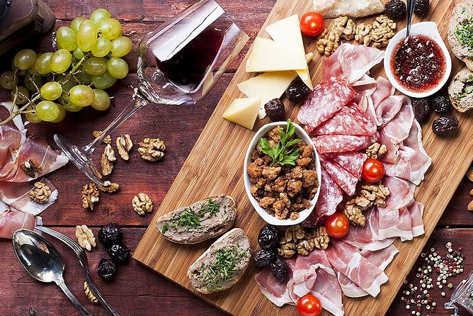 Delicious! Milan's Favorite Food Tour - Wine and the social rhythm of a small group
