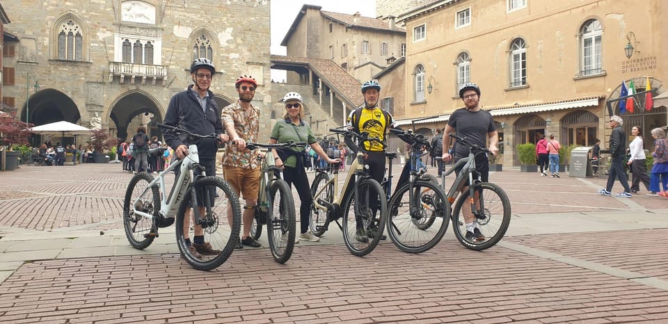 E-bike tour to discover Bergamo - Piazza Vecchia + Piazza Duomo: squares that set the tone