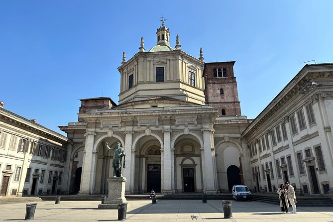 Eating Milan Street Food Tour with Guided Tasting and Sightseeing - Piazza del Duomo: Getting the Duomo Facade Without the Long Commitment