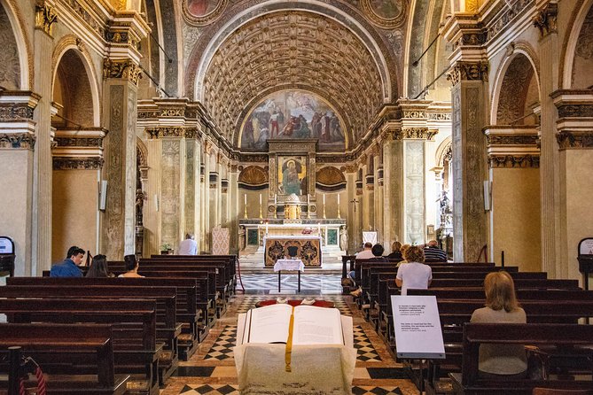Explore Milan in 90 minutes with a Local - Fashion and Finance Talk: Why It Matters for Your Route