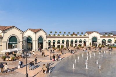 From Lake Como or Milan: Serravalle VIP shopping and Wine Tasting - What happens during the Gavi wine tasting in the award-winning villa