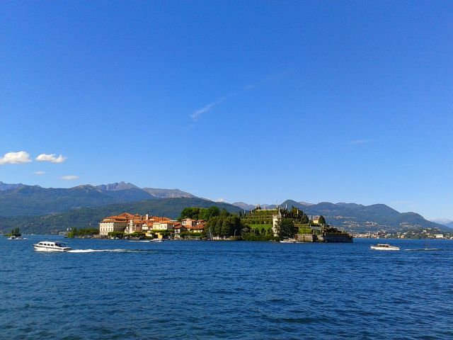 From Lake Maggiore: Private Boat Tour with Pickup/Drop-off - Price, extras, and how to judge value for your group