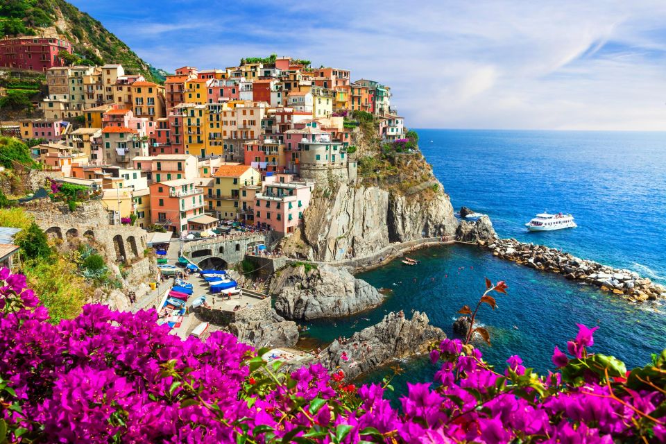 From Milan: Cinque Terre with Portovenere and Boat Cruise - Guide and audio headsets: the difference between guessing and understanding