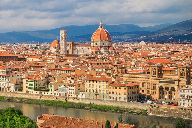 From Milan: Discover Florence & Pisa on an Exciting Full-Day Tour - Florence stop 1: Piazza di Santa Croce and the names you’ll recognize