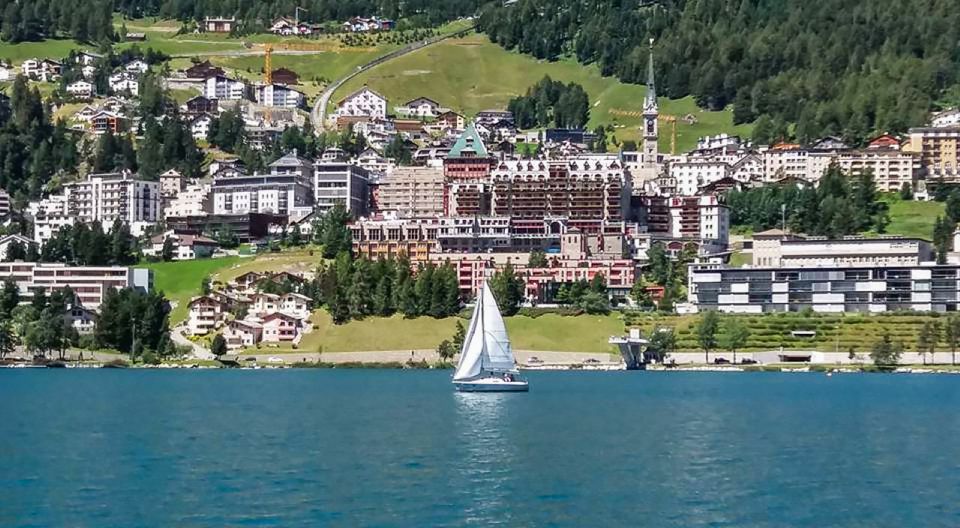 From Milan: Lake Como Cruise, St. Moritz & Bernina Red Train - Bernina Red Train across the Alps: open windows and glacier pass-bys