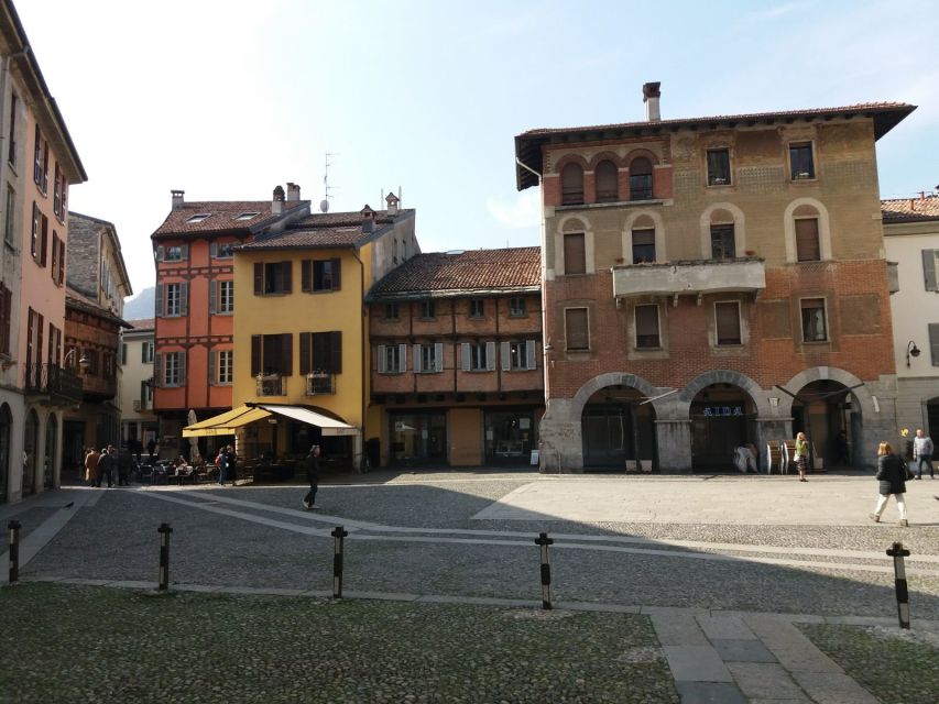 Half-Day Lake Como Discovery Tour from Milan - Piazza Cavour to the waterfront: shopping streets with real atmosphere