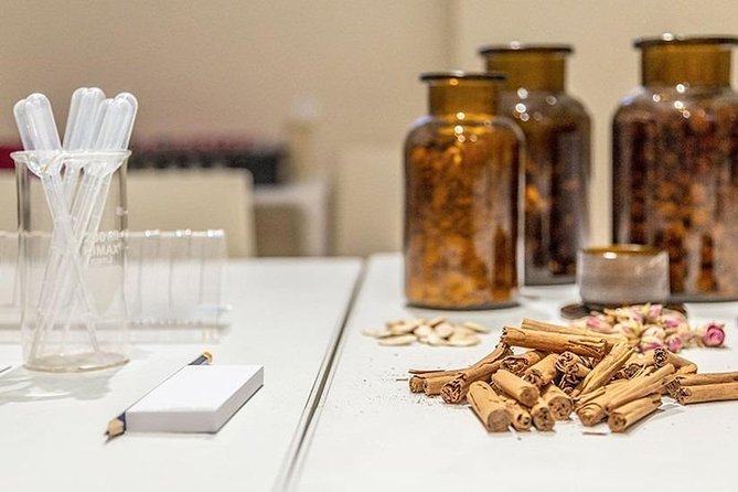 Italian Perfume Workshop in Milan - The Scent Lesson: Learning Notes and Describing What You Smell