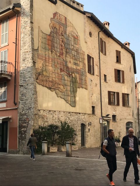 Lake Como: Self-Guided Walking Tour - Downtown Como - Tech checklist: the charged-phone rule matters
