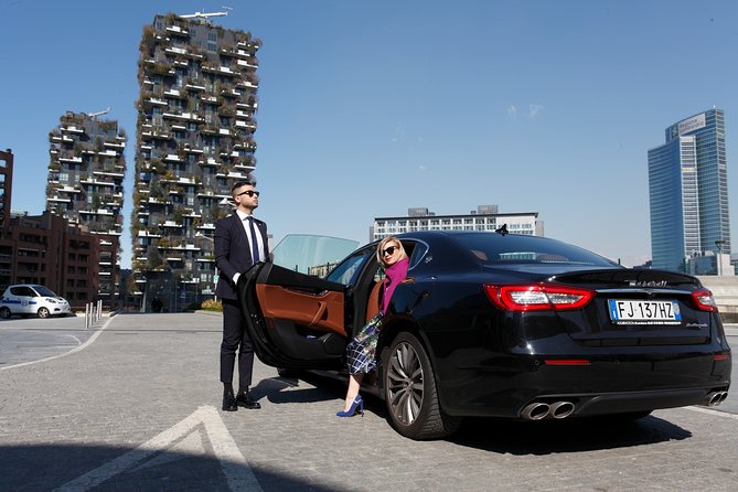 LINATE - MILANO airport transfer with private Luxury Car - The Airport Meet-Up: Name Sign, Flight Checks, and 60 Minutes to Breathe