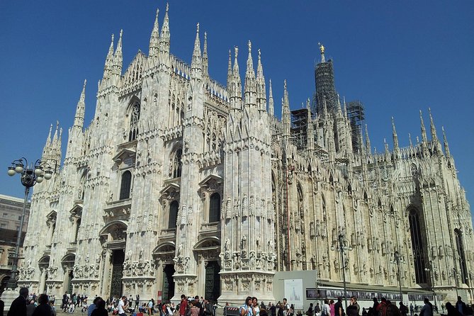 Milan, a city of art an history. Classic tour of Milan - Teatro alla Scala: world-famous culture, but entrance is on you