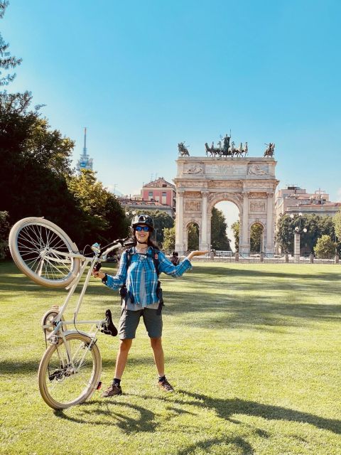 Milan: Bike tour of the city - Porta Nuova to Brera: modern Milan and street-level charm