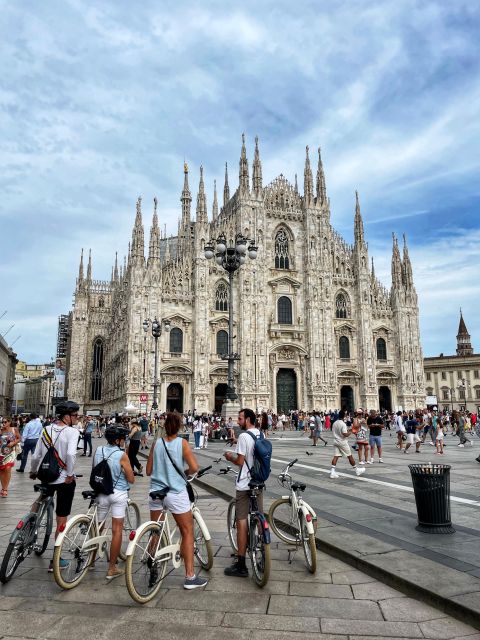 Milan: Bike tour of the city - Navigli and Porta Ticinese: canals, mood, and photo time