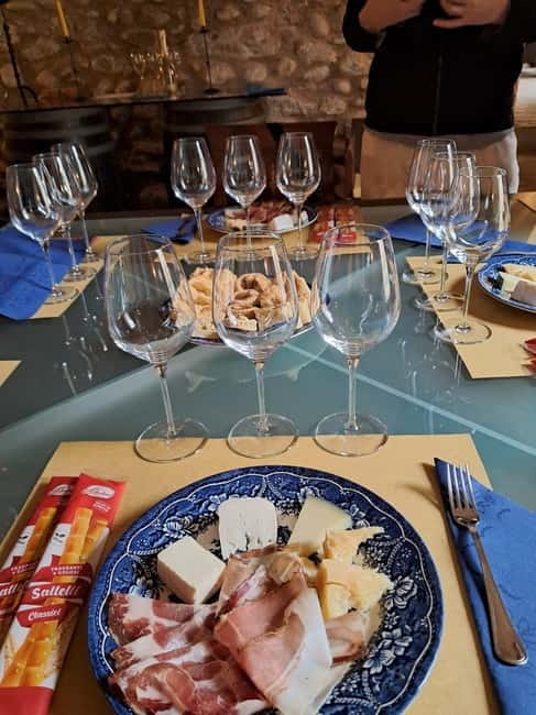 Milan: Brescia & Franciacorta with Wine Tasting Small Group - Free time in Brescia: shop smart and rest your feet