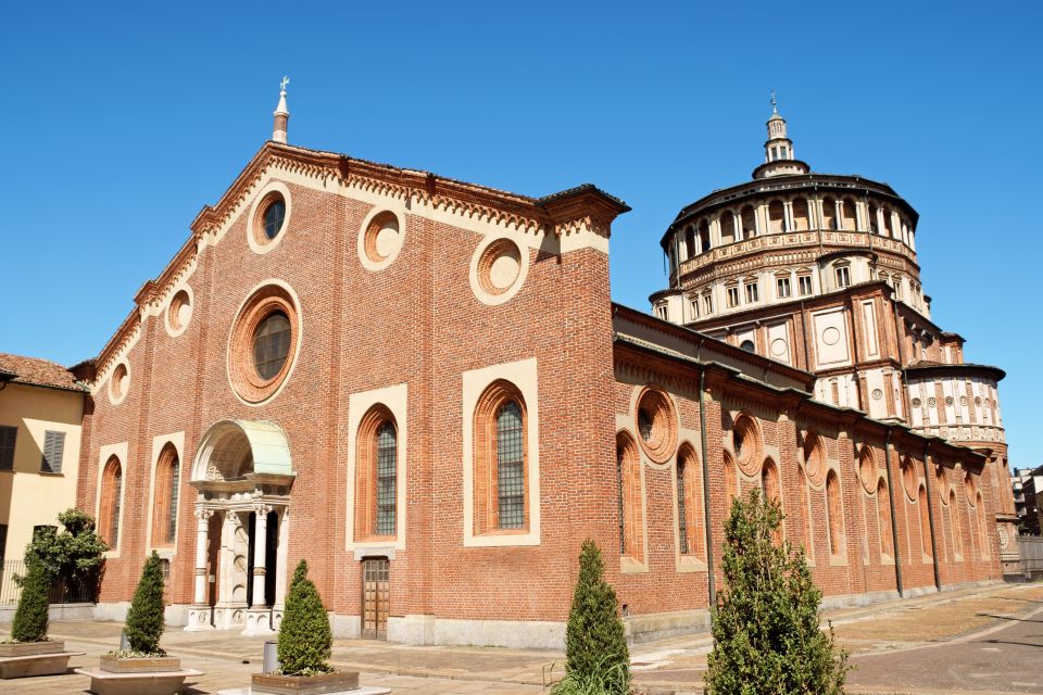 Milan Cathedral: Skip-the-Line Private Tour with Rooftop - Starting near La Scala: your easy prelude to the Duomo