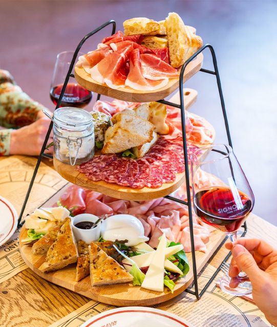 Milan: Duomo with Rooftop Private Tour, Food, & Wine Tasting - Piazza della Scala and Galleria Vittorio Emanuele II: the Milan walk you’ll remember