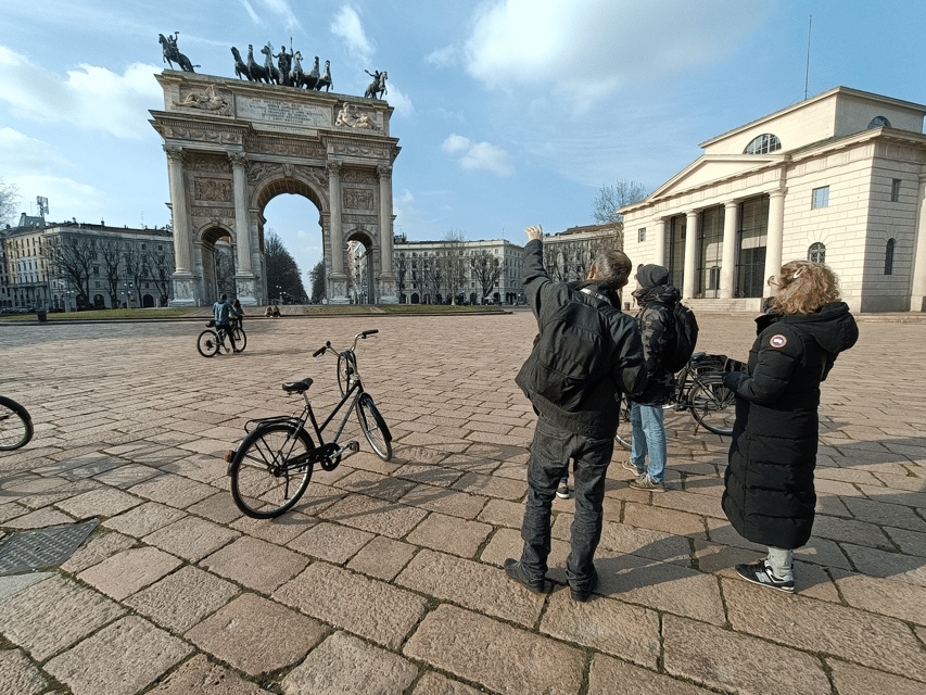 Milan: ELECTRIC-Bicycle Tour Live Tour Guide 3 hours & half - Sforza Castle kickoff: history you can see, not just read