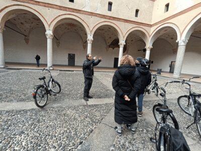 Milan: ELECTRIC-Bicycle Tour Live Tour Guide 3 hours & half - Meeting at Cargo Bike Store and setting expectations for the ride
