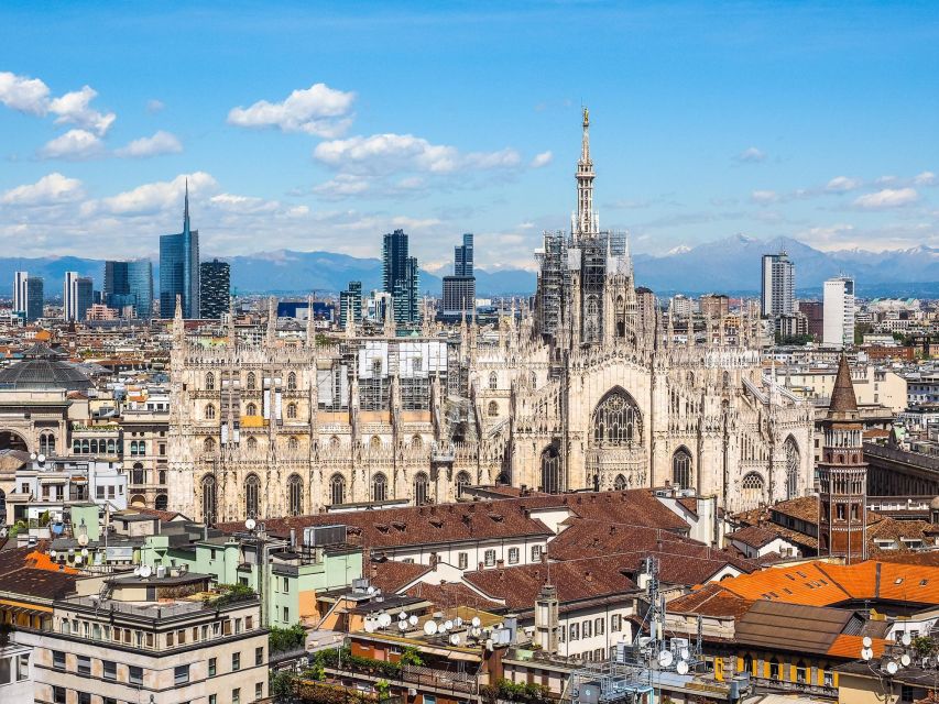 Milan: Express Walk with a Local in 90 minutes - Meeting at the Statua di Vittorio Emanuele II (and ending where you started)