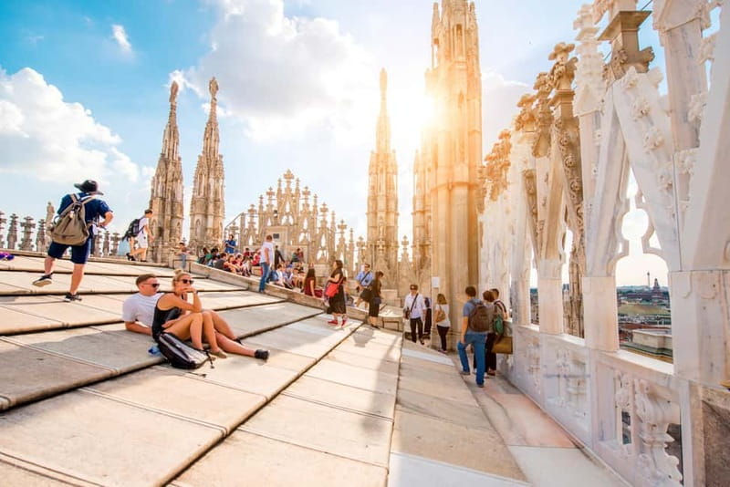 Milan: Fast Track Cathedral and Duomo Rooftop Guided Tour - Skip-the-line entry: why the first minutes feel different