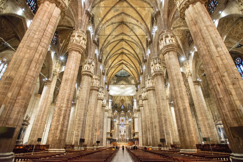 Milan: Fast-Track Milan Cathedral and Terraces Guided Tour - Entering the Duomo: What You’ll Notice Once a Guide Points It Out