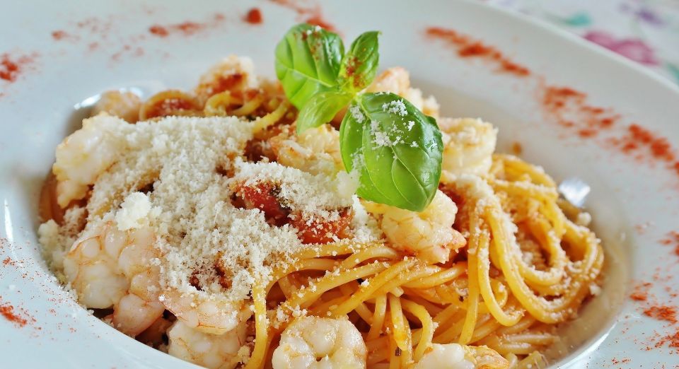 Milan: Food and Wine Experience - Start in a Hidden Venue With Franciacorta