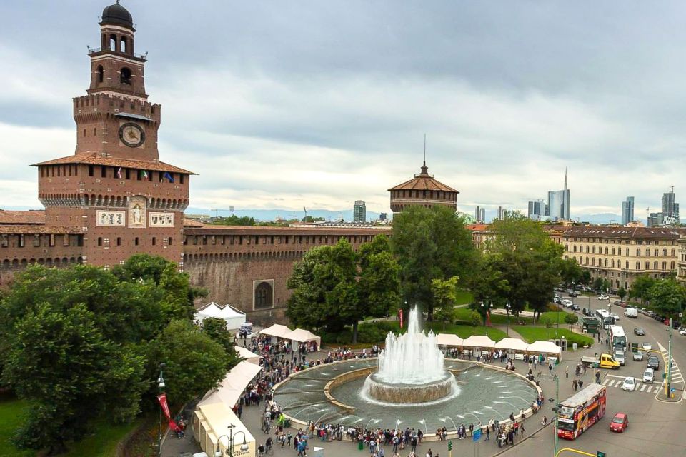 Milan: Guided Walking Tour with Duomo and the Last Supper - La Scala Square and Sforza Castle yards: power meets art