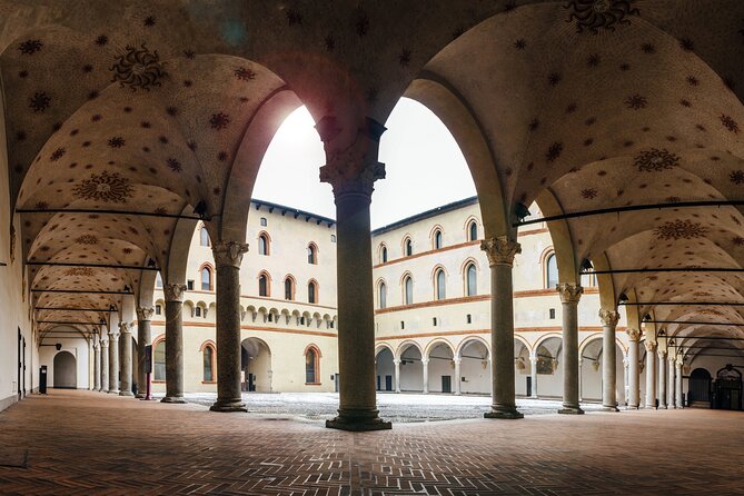 Milan: Highlights and Secret Treasures walking tour - Getting Oriented Fast: Piazza Fontana to the First Big Story