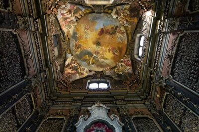 Milan: Highlights and Secret Treasures walking tour - Ca’ Granda and the Milan of Power