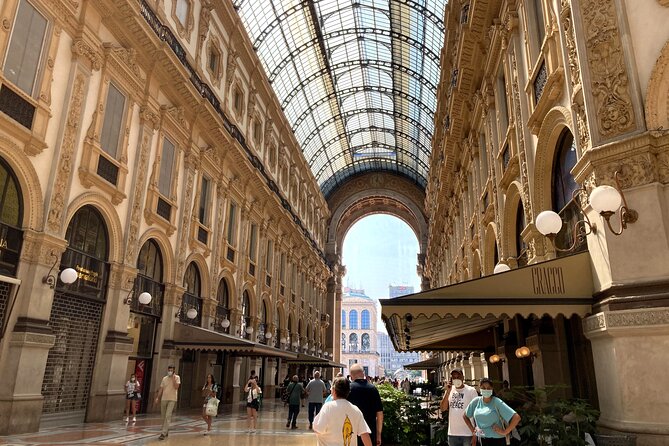 Milan Highlights semi-Private Walking Tour - Stop 5: Piazza Mercanti and Palazzo della Ragione’s medieval feel