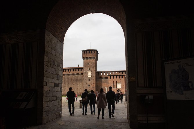 Milan Hop-On Hop-Off Bus Tour with Four Routes - Line A (red): Duomo, Castello Sforzesco, and the La Scala corridor