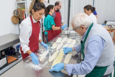 Milan: Italian Cooking Class with Food and Wine - The 3-hour rhythm: snacks, cooking, then dinner with wine