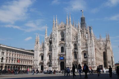 Milan : ITALIAN FOOD TOUR - 3h - Stop 2: Brera’s streets with pizza or focaccia