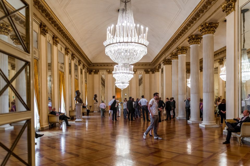 Milan: La Scala Theater & Museum Guided Experience - How the guide changes the experience fast