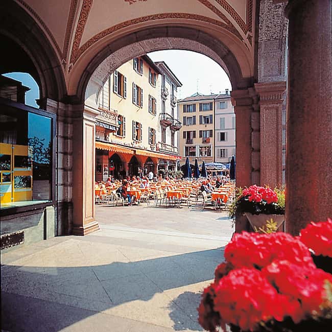 Milan: Lake Como, Bellagio, and Varenna Day Trip & Cruise - How the ferries and boat segments shape the whole schedule