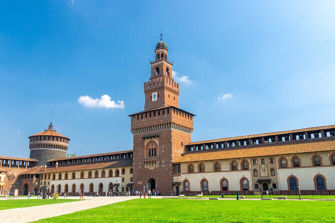 Milan Like a Local: A Private & Personalized City Tour - Getting Oriented in Piazza del Duomo (and Staying in the Right Mindset)